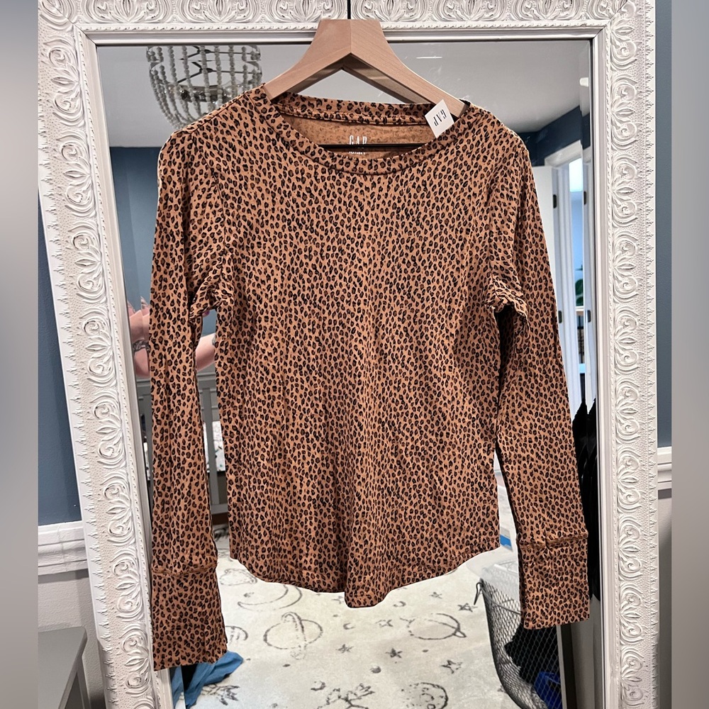 BNWT Gap Leopard Feather T